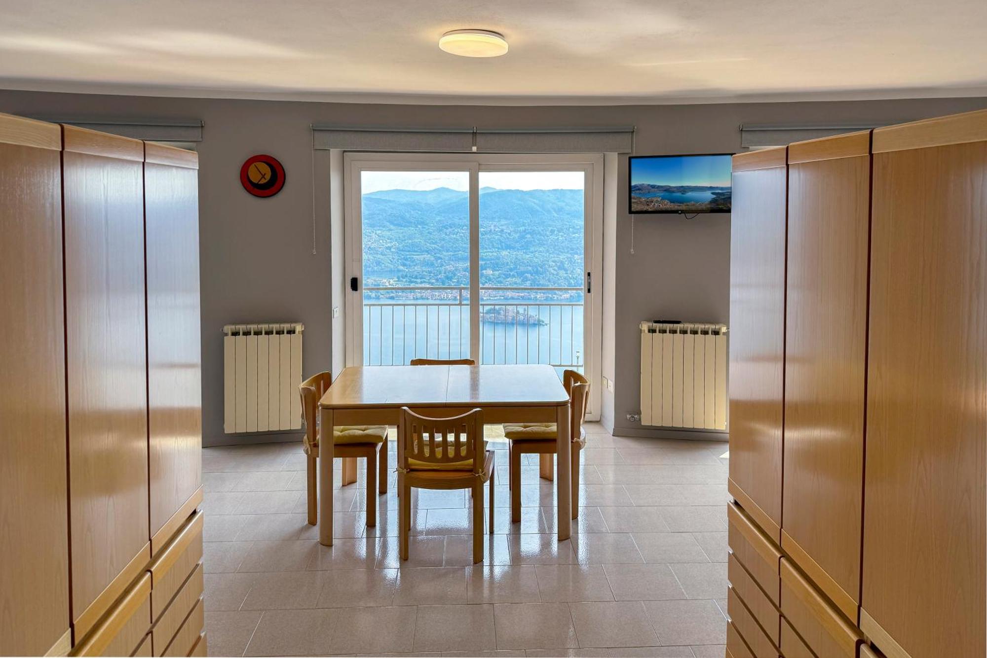 Appartamento Alberti Con Vista Lago Madonna Del Sasso Εξωτερικό φωτογραφία