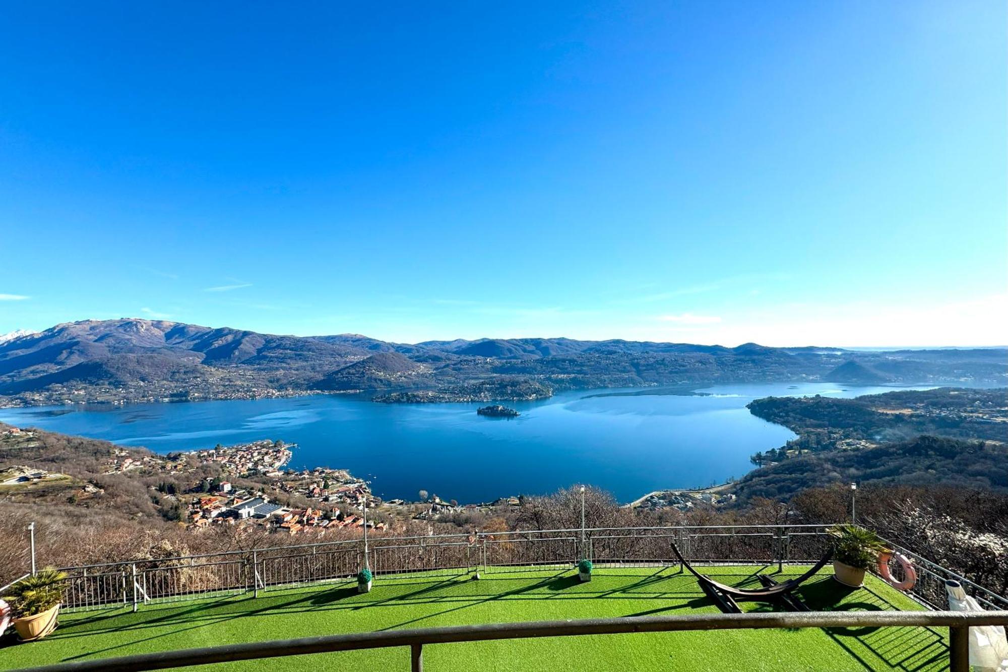 Appartamento Alberti Con Vista Lago Madonna Del Sasso Εξωτερικό φωτογραφία