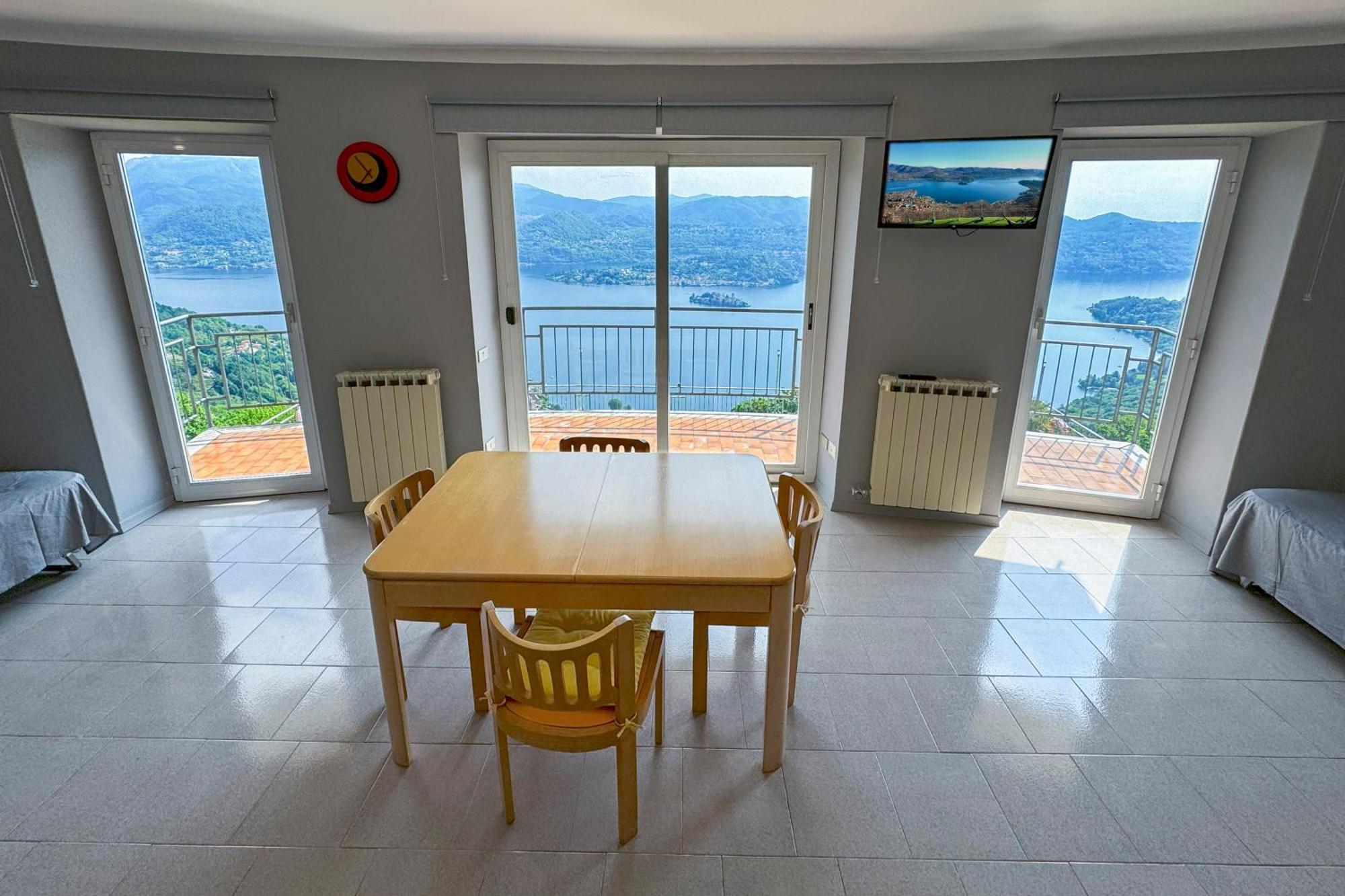 Appartamento Alberti Con Vista Lago Madonna Del Sasso Εξωτερικό φωτογραφία